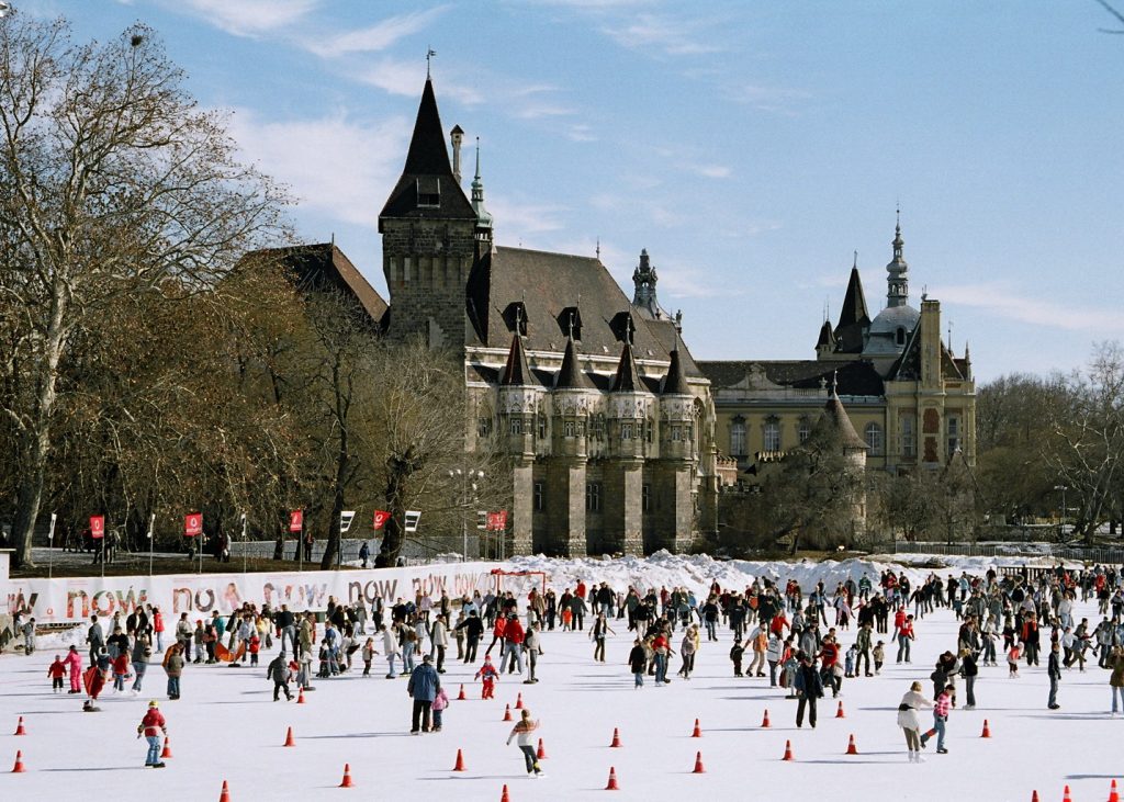 Városliget Műlyégpálya Budapest korcsolyázás, téli programok